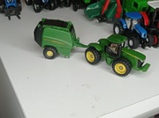 Traktor z przyczepą siku