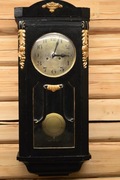 Stary przedwojenny zegar wiszący