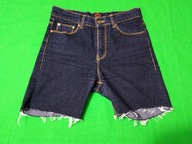 Seksowne granatowe postrzępione jeansowe szorty