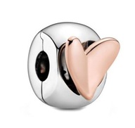 ZAWIESZKA PANDORY Klips z asymetrycznym sercem