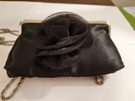 MAŁA, CZARNA, UROCZA, ELEGANCKA TOREBKA Z KLASĄ, OZDOBIONA TIULOWĄ RÓŻĄ