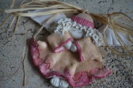 ANIOŁ Z MASY SOLNEJ MALOWANY ART HAND MADE DEKORACJA RZEŹBA UNIKAT