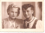 DZIEWCZĘTA Z TAMTYCH LAT - FOTOGRAFIA Z LAT 40.