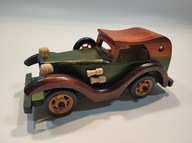 Drewniany samochód. Samochodzik model A