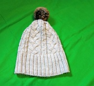 Ciepła, kremowa czapka z podszewką i pomponem