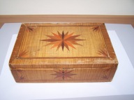 SZKATUŁKA INTARSJOWANA Z LAT 40/50-TYCH.