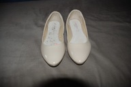 Eleganckie beżowe lakierki w rozmiarze 36