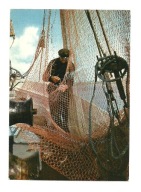 Pocztówka - Stary rybak i sieć na kraby ...