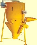 Mieszalnik pionowy do pasz z młynem na mieszalniku