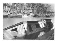 Pocztówka - Zatopiona barka na kanale / Amsterdam
