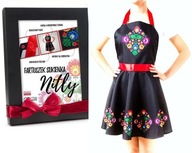 Fartuszek w folkowe wzory, który chroni kreację wieczoru przed plamami