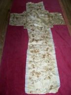 Haftowany ornat, dwie części.