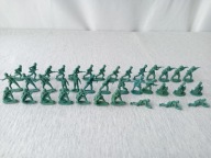 Zestaw Żołnierzyków Niemcy zielony kolor 37 x sztuk figurki 1:72 PRL