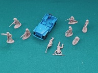 Jeep Willys plastikowy + 11 Brytyjczyków zabawka z PRL