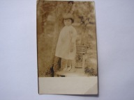 Radomyśl nad Sanem - stare zdjęcie z 1929 r / dziewczynka na ławce