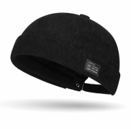 Czarna czapka dockerka bawełniana bez daszka z naszywką 54-60 cm