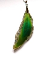 Wisiorek z zielonym, naturalnym agatem