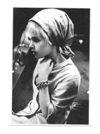 Pocztówka - Edie Sedgwick w chustce na głowie ...