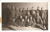 WEHRMACHT TRZECIA RZESZA -zdjęcie grupowe ŻOŁNIERZE -format pocztówkowy