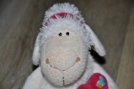 pluszak maskotka owca owieczka z serduszkiem NICI 26 cm