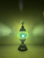 Lampa stołowa w kolorze mozaiki, zdobiona motywami tureckimi.