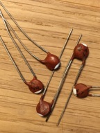 Kondensator ceramiczny 4,7 pF, 250 V