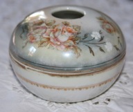 PORCELANA *POJEMNIK NA TOALETKĘ**