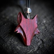Naszyjnik głowa lisa drewno buk burgund handmade rzemień skórzany .