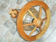 LAMPA RETRO BOHO drewniana koło na łańcuchach szklany klosz