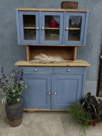 Kredens przedwojenny po renowacji