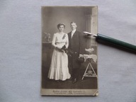 KATOWICE KATTOWITZ SCHOLZ PARA MŁODA KWIATY CYLINDER FOTO TEKTURKA przedw-1