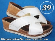 CCC- Skórzane klapki na koturnie - 39