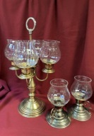 Komplet kandelabrów mosiężnych ze szklanymi kloszami