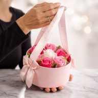 FLOWERBOX KWIATY MYDLANE BUKIET KWIATÓW RÓZE W PUDEŁKU RÓŻE WALENTYNKI