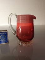 stary szklany mlecznik, dzbanuszek szkło rwane kolor żurawinowy