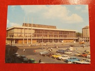 NIEMCY DRESDEN PAŁAC KULTURY SAMOCHÓD FIAT WARTBURG TRABANT