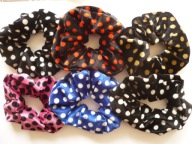 Gumka do włosów owijka scrunchie welurowa w kropki