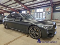 BMW Seria 5 2018 BMW M550XI 4.4 Benzyna 456KM
