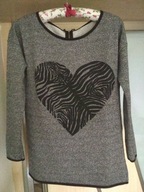 HOUSE SWETER MELANŻOWY  Z NADRUKIEM SERCA I ZŁOTYM ZIPEM R. L