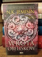 Pęknięta Ziemia Wrota obelisków N.K. Jemisin