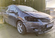 Toyota Auris 2010r, 1.6Benzyna. Uszkodzony przod i lewy bok. 1.6 Benzyna