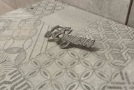 Cadillac Fleetwood Deville Emblemat "Elegance" na słupek tylny #140