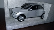 Mercedes ML W166 Srebrny Minichamps 1/18