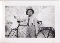 MŁODY WOLFGANG W HEŁMIE NA GŁOWIE