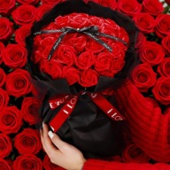 Bukiet Róż 32 szt. Czerwone Róże Prezent Dzień Kobiet Urodziny Rocznica