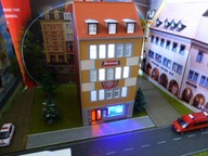 Dom Miejski z Klubem ARSENAL Oświetlony Ledami w skali H0