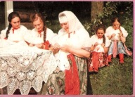 Pocztówka Koniaków 1977, folklor, koronki