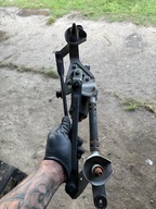 RIO III MECHANIZM PRZEDNICH WYCIERACZEK SILNICZEK PRZÓD 98100-1W000