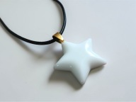 Biały Wisiorek Gwiazda z Żywicy Naszyjnik Handmade minimalistyczny gwiazdka