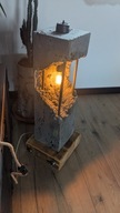 Lampa betonowa, stojąca - widoczne zbrojenie, drewniana podstawa